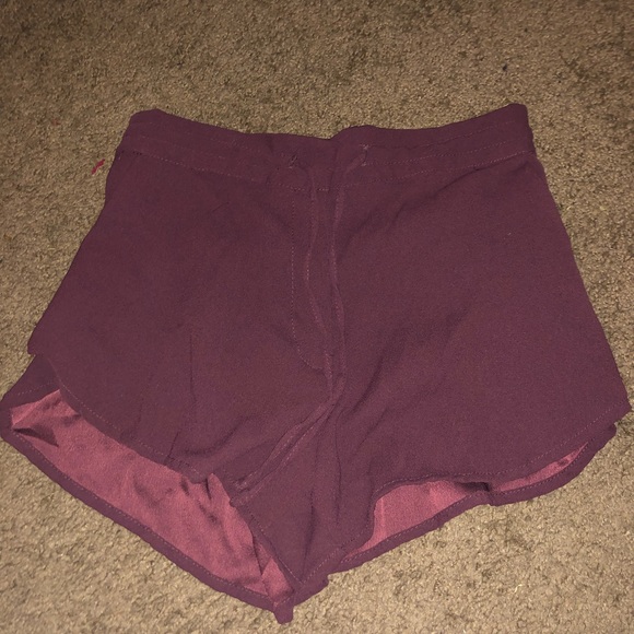 H&M maroon shorts - Picture 1 of 2